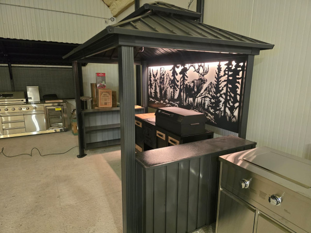 Nojume grilam 4 ar aizmugurejo paneli