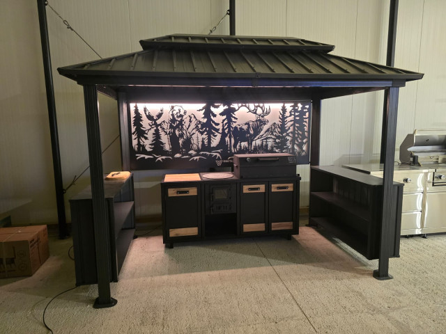 Nojume grilam 4 ar aizmugurejo paneli