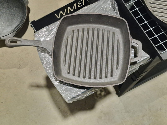 Čuguna panna GRILL 25*25 cm ar lieto rokturi